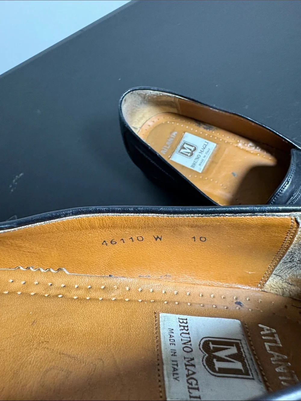 Bruno Magli mens 10 W black tassel leather slip on loafer dress shoes EUC
